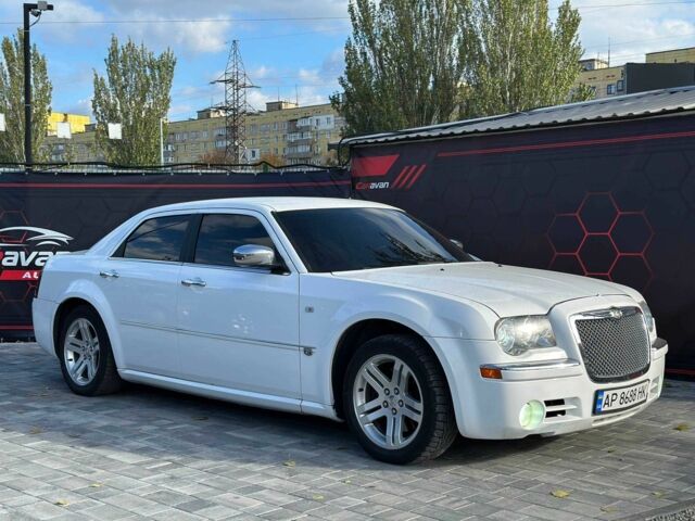 Белый Крайслер 300C, объемом двигателя 2.7 л и пробегом 120 тыс. км за 4999 $, фото 3 на Automoto.ua