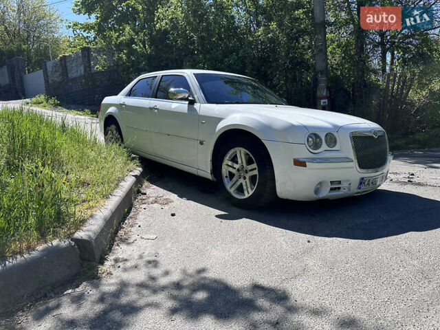 Білий Крайслер 300C, об'ємом двигуна 2.74 л та пробігом 230 тис. км за 7973 $, фото 4 на Automoto.ua