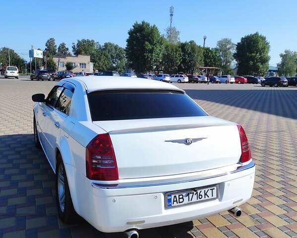 Белый Крайслер 300C, объемом двигателя 2.74 л и пробегом 200 тыс. км за 7999 $, фото 43 на Automoto.ua
