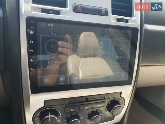 Білий Крайслер 300C, об'ємом двигуна 2.74 л та пробігом 250 тис. км за 7500 $, фото 10 на Automoto.ua