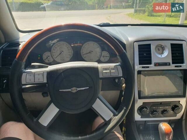 Білий Крайслер 300C, об'ємом двигуна 2.74 л та пробігом 250 тис. км за 7500 $, фото 8 на Automoto.ua