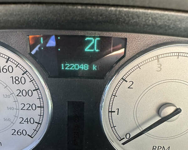 Белый Крайслер 300C, объемом двигателя 2.7 л и пробегом 122 тыс. км за 7800 $, фото 10 на Automoto.ua