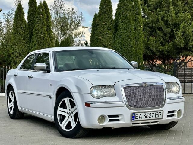 Белый Крайслер 300C, объемом двигателя 2.7 л и пробегом 224 тыс. км за 6000 $, фото 11 на Automoto.ua