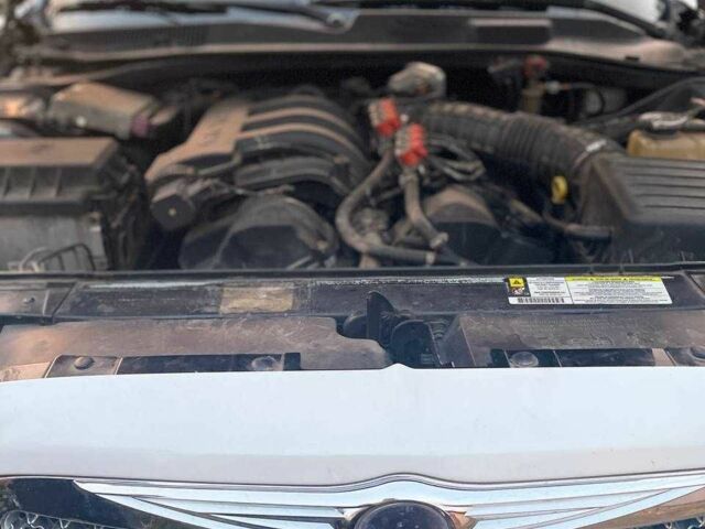 Белый Крайслер 300C, объемом двигателя 2.7 л и пробегом 180 тыс. км за 5500 $, фото 5 на Automoto.ua