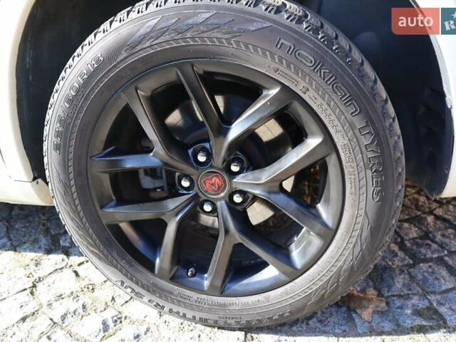 Белый Крайслер 300C, объемом двигателя 5.7 л и пробегом 153 тыс. км за 8800 $, фото 9 на Automoto.ua