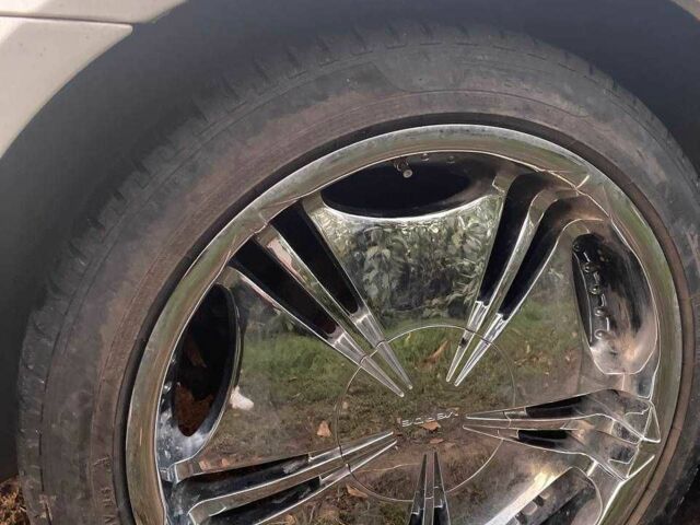 Белый Крайслер 300C, объемом двигателя 2.7 л и пробегом 180 тыс. км за 5500 $, фото 9 на Automoto.ua