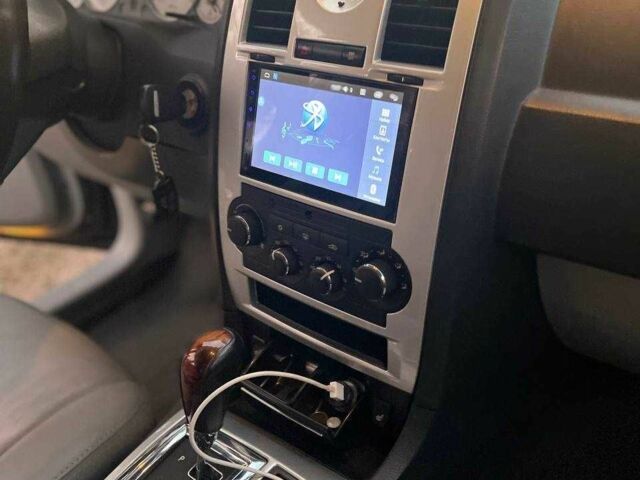 Белый Крайслер 300C, объемом двигателя 2.7 л и пробегом 180 тыс. км за 5500 $, фото 11 на Automoto.ua