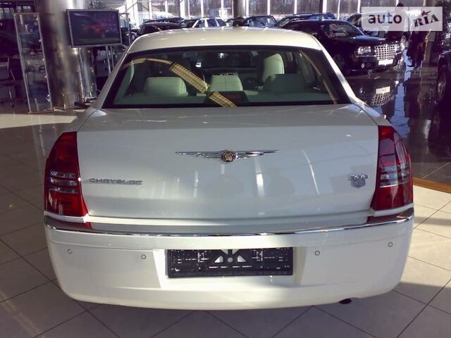 Білий Крайслер 300C, об'ємом двигуна 2.7 л та пробігом 150 тис. км за 9599 $, фото 3 на Automoto.ua