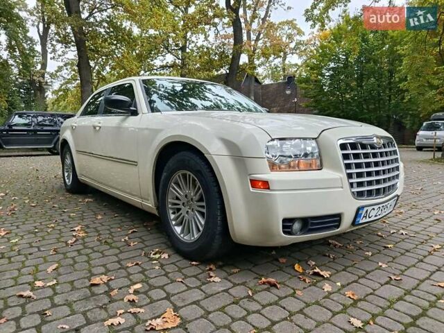 Білий Крайслер 300C, об'ємом двигуна 2.7 л та пробігом 320 тис. км за 5999 $, фото 3 на Automoto.ua