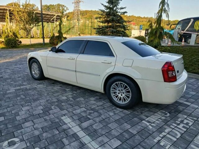 Крайслер 300C 2008 в Дрогобыче на Automoto.ua Белый Крайслер 300C, объемом двигателя 2.7 л и пробегом 276 тыс. км за 5750 $, фото 3 на Automoto.ua
