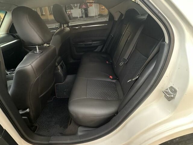 Крайслер 300C 2008 в Звенигородка на Automoto.ua Белый Крайслер 300C, объемом двигателя 3.5 л и пробегом 180 тыс. км за 8700 $, фото 5 на Automoto.ua