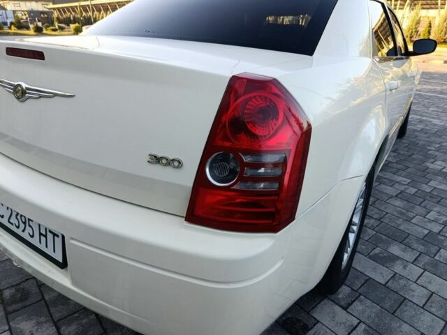 Крайслер 300C 2008 в Дрогобыче на Automoto.ua Белый Крайслер 300C, объемом двигателя 2.7 л и пробегом 276 тыс. км за 5750 $, фото 4 на Automoto.ua