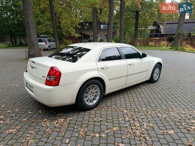 Білий Крайслер 300C, об'ємом двигуна 2.7 л та пробігом 320 тис. км за 5999 $, фото 9 на Automoto.ua