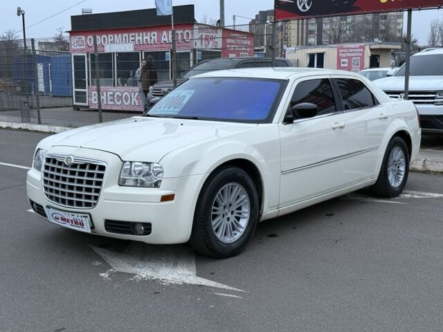 Білий Крайслер 300C, об'ємом двигуна 2.7 л та пробігом 190 тис. км за 6400 $, фото 2 на Automoto.ua