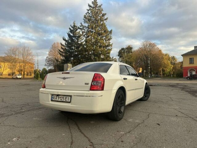Крайслер 300C 2008 в Звенигородка на Automoto.ua Белый Крайслер 300C, объемом двигателя 3.5 л и пробегом 180 тыс. км за 8700 $, фото 2 на Automoto.ua