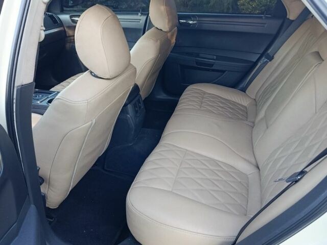 Крайслер 300C 2008 в Дрогобыче на Automoto.ua Белый Крайслер 300C, объемом двигателя 2.7 л и пробегом 276 тыс. км за 5750 $, фото 6 на Automoto.ua