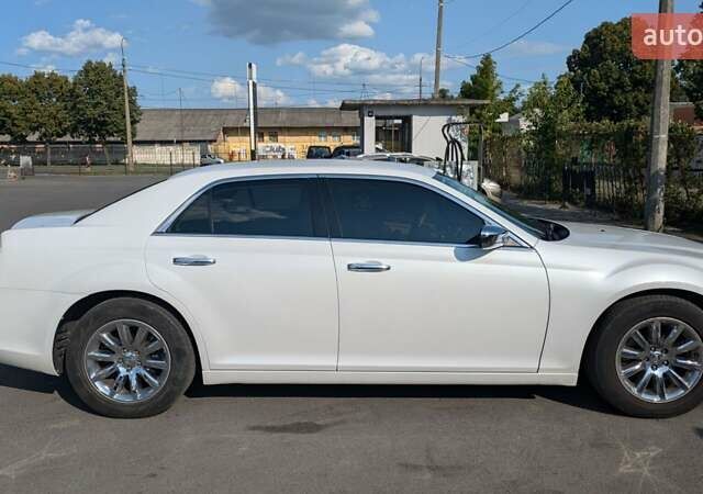 Білий Крайслер 300C, об'ємом двигуна 3.6 л та пробігом 140 тис. км за 10300 $, фото 8 на Automoto.ua