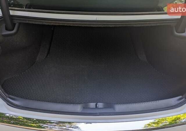 Белый Крайслер 300C, объемом двигателя 3.6 л и пробегом 140 тыс. км за 11300 $, фото 13 на Automoto.ua