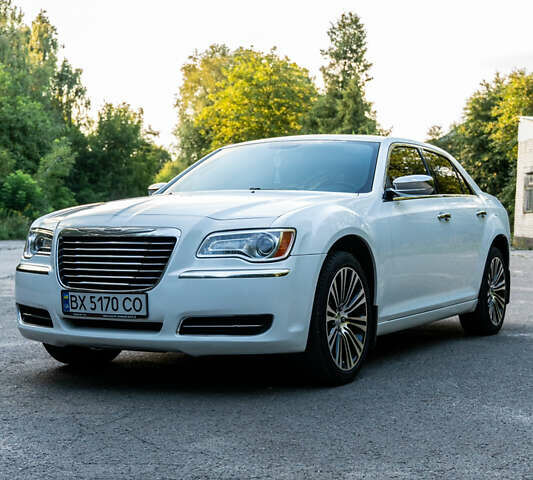 Білий Крайслер 300C, об'ємом двигуна 3.6 л та пробігом 232 тис. км за 14300 $, фото 6 на Automoto.ua