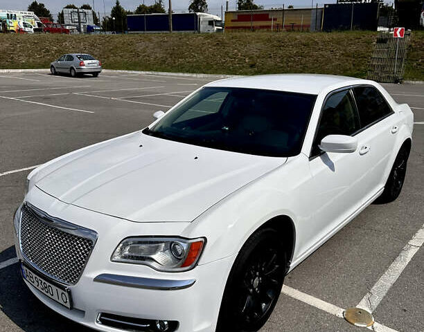 Білий Крайслер 300C, об'ємом двигуна 3.6 л та пробігом 130 тис. км за 13900 $, фото 4 на Automoto.ua