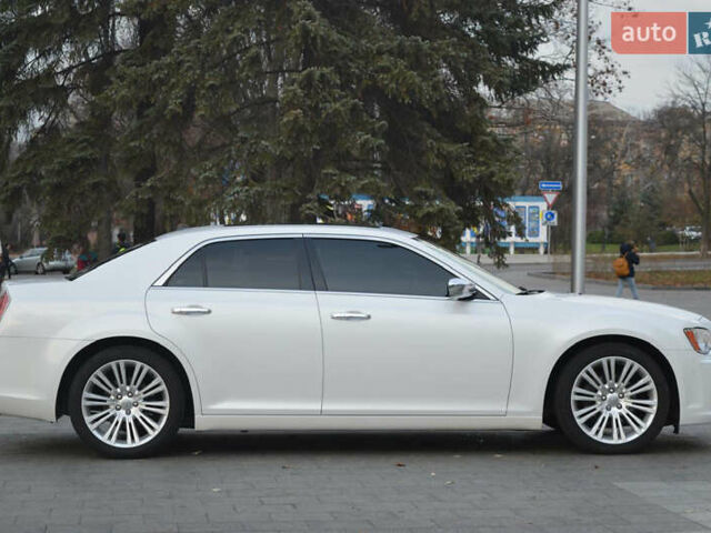 Белый Крайслер 300C, объемом двигателя 3.6 л и пробегом 202 тыс. км за 12999 $, фото 13 на Automoto.ua