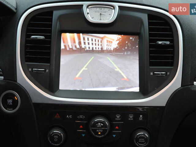 Белый Крайслер 300C, объемом двигателя 3.6 л и пробегом 202 тыс. км за 12999 $, фото 4 на Automoto.ua