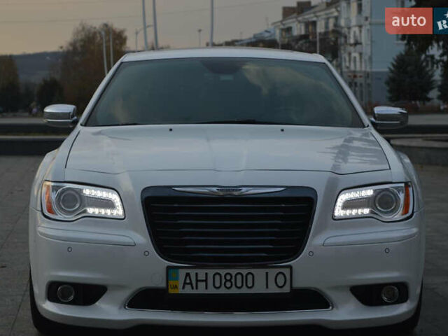 Белый Крайслер 300C, объемом двигателя 3.6 л и пробегом 202 тыс. км за 12999 $, фото 11 на Automoto.ua