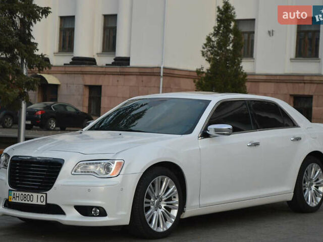 Белый Крайслер 300C, объемом двигателя 3.6 л и пробегом 202 тыс. км за 12999 $, фото 1 на Automoto.ua