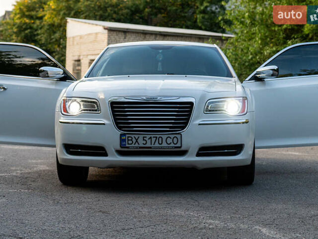 Білий Крайслер 300C, об'ємом двигуна 3.6 л та пробігом 232 тис. км за 14300 $, фото 7 на Automoto.ua