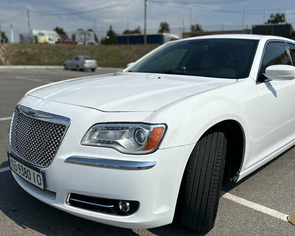 Білий Крайслер 300C, об'ємом двигуна 3.6 л та пробігом 130 тис. км за 13900 $, фото 3 на Automoto.ua