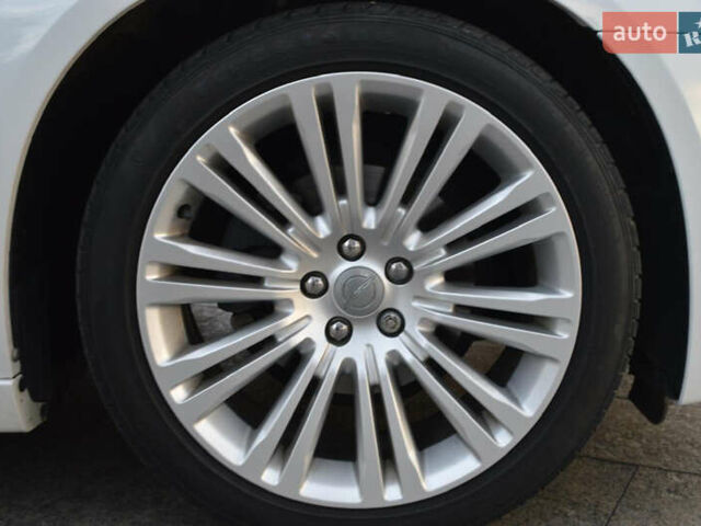 Белый Крайслер 300C, объемом двигателя 3.6 л и пробегом 202 тыс. км за 12999 $, фото 2 на Automoto.ua