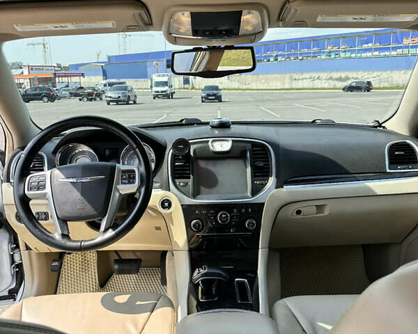 Білий Крайслер 300C, об'ємом двигуна 3.6 л та пробігом 130 тис. км за 13900 $, фото 14 на Automoto.ua