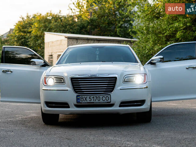 Білий Крайслер 300C, об'ємом двигуна 3.6 л та пробігом 232 тис. км за 14300 $, фото 8 на Automoto.ua