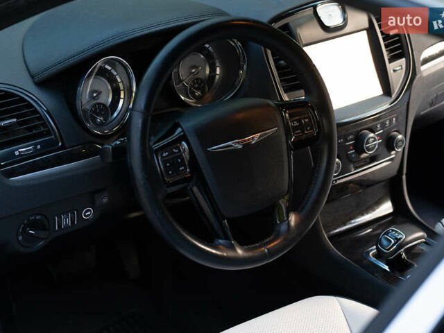 Білий Крайслер 300C, об'ємом двигуна 3.6 л та пробігом 232 тис. км за 14300 $, фото 26 на Automoto.ua