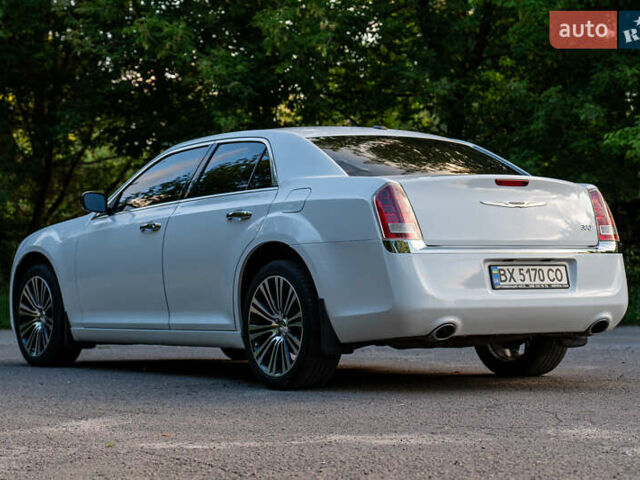 Білий Крайслер 300C, об'ємом двигуна 3.6 л та пробігом 232 тис. км за 14300 $, фото 12 на Automoto.ua