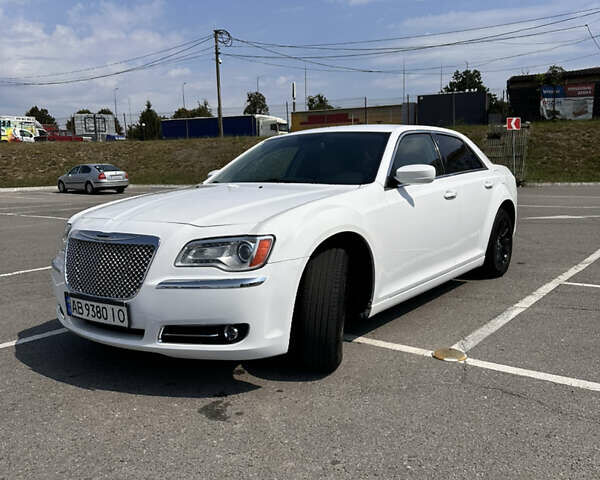 Білий Крайслер 300C, об'ємом двигуна 3.6 л та пробігом 130 тис. км за 13900 $, фото 6 на Automoto.ua