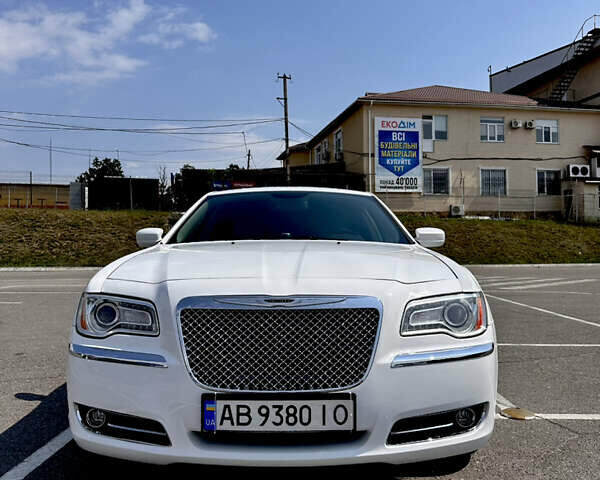 Білий Крайслер 300C, об'ємом двигуна 3.6 л та пробігом 130 тис. км за 13900 $, фото 1 на Automoto.ua