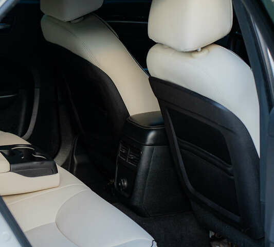 Білий Крайслер 300C, об'ємом двигуна 3.6 л та пробігом 232 тис. км за 14300 $, фото 38 на Automoto.ua