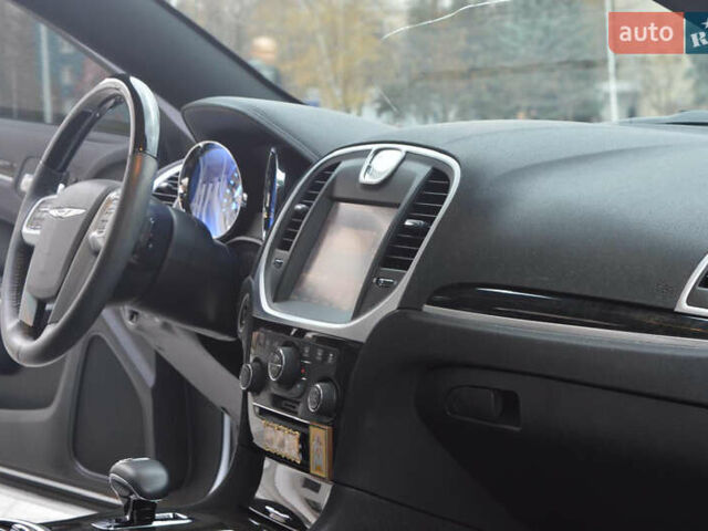 Белый Крайслер 300C, объемом двигателя 3.6 л и пробегом 202 тыс. км за 12999 $, фото 8 на Automoto.ua