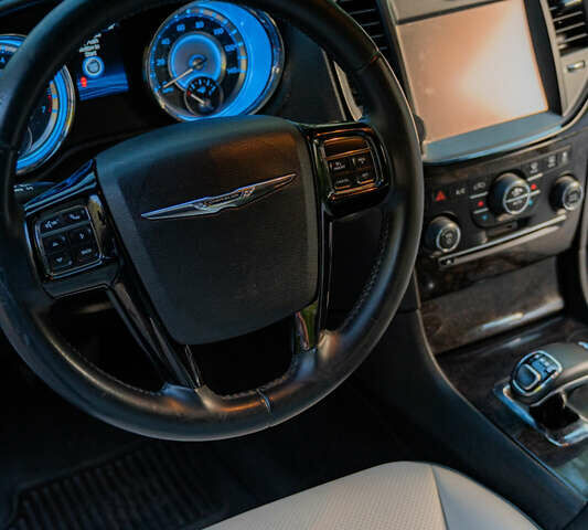 Білий Крайслер 300C, об'ємом двигуна 3.6 л та пробігом 232 тис. км за 14300 $, фото 25 на Automoto.ua