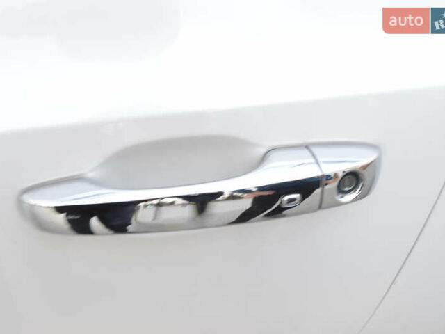 Белый Крайслер 300C, объемом двигателя 3.6 л и пробегом 202 тыс. км за 12999 $, фото 3 на Automoto.ua