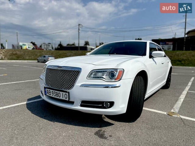 Білий Крайслер 300C, об'ємом двигуна 3.6 л та пробігом 130 тис. км за 13900 $, фото 2 на Automoto.ua