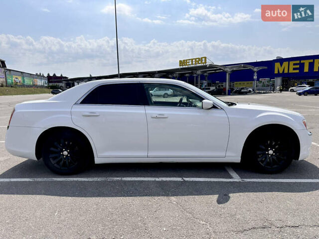 Білий Крайслер 300C, об'ємом двигуна 3.6 л та пробігом 130 тис. км за 13900 $, фото 5 на Automoto.ua