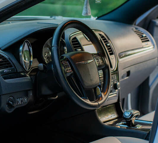 Білий Крайслер 300C, об'ємом двигуна 3.6 л та пробігом 232 тис. км за 14300 $, фото 30 на Automoto.ua