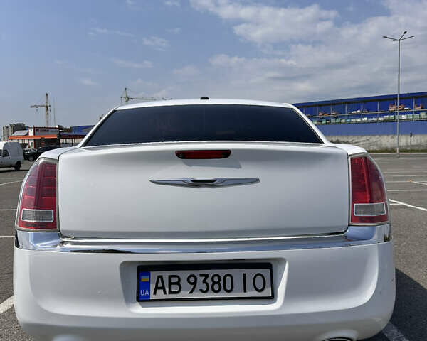 Білий Крайслер 300C, об'ємом двигуна 3.6 л та пробігом 130 тис. км за 13900 $, фото 8 на Automoto.ua