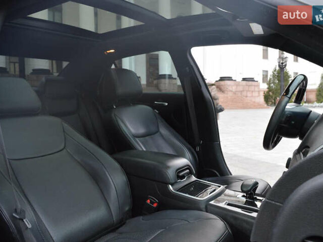 Белый Крайслер 300C, объемом двигателя 3.6 л и пробегом 202 тыс. км за 12999 $, фото 7 на Automoto.ua