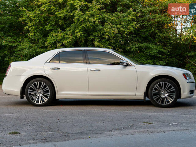 Білий Крайслер 300C, об'ємом двигуна 3.6 л та пробігом 232 тис. км за 14300 $, фото 5 на Automoto.ua