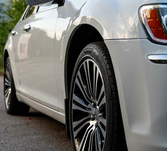 Білий Крайслер 300C, об'ємом двигуна 3.6 л та пробігом 232 тис. км за 14300 $, фото 15 на Automoto.ua