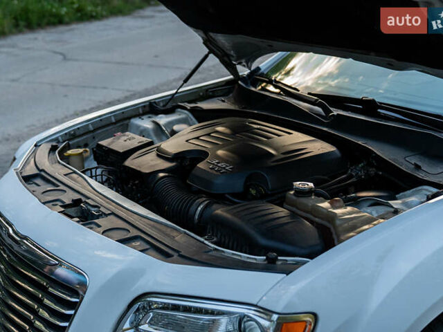 Білий Крайслер 300C, об'ємом двигуна 3.6 л та пробігом 232 тис. км за 14300 $, фото 39 на Automoto.ua