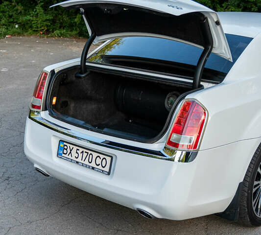 Білий Крайслер 300C, об'ємом двигуна 3.6 л та пробігом 232 тис. км за 14300 $, фото 18 на Automoto.ua